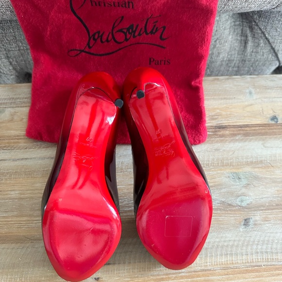 Christian Louboutin patent leather pump, peep toe stiletto heel. Size 37 - Picture 3 of 6